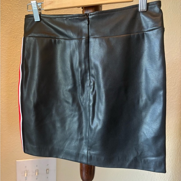 Chloe Rose faux leather skirt - Picture 2 of 3